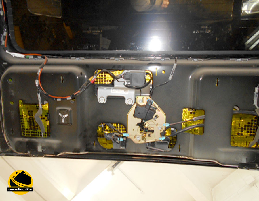 виброизоляция крышки багажника Hummer H2